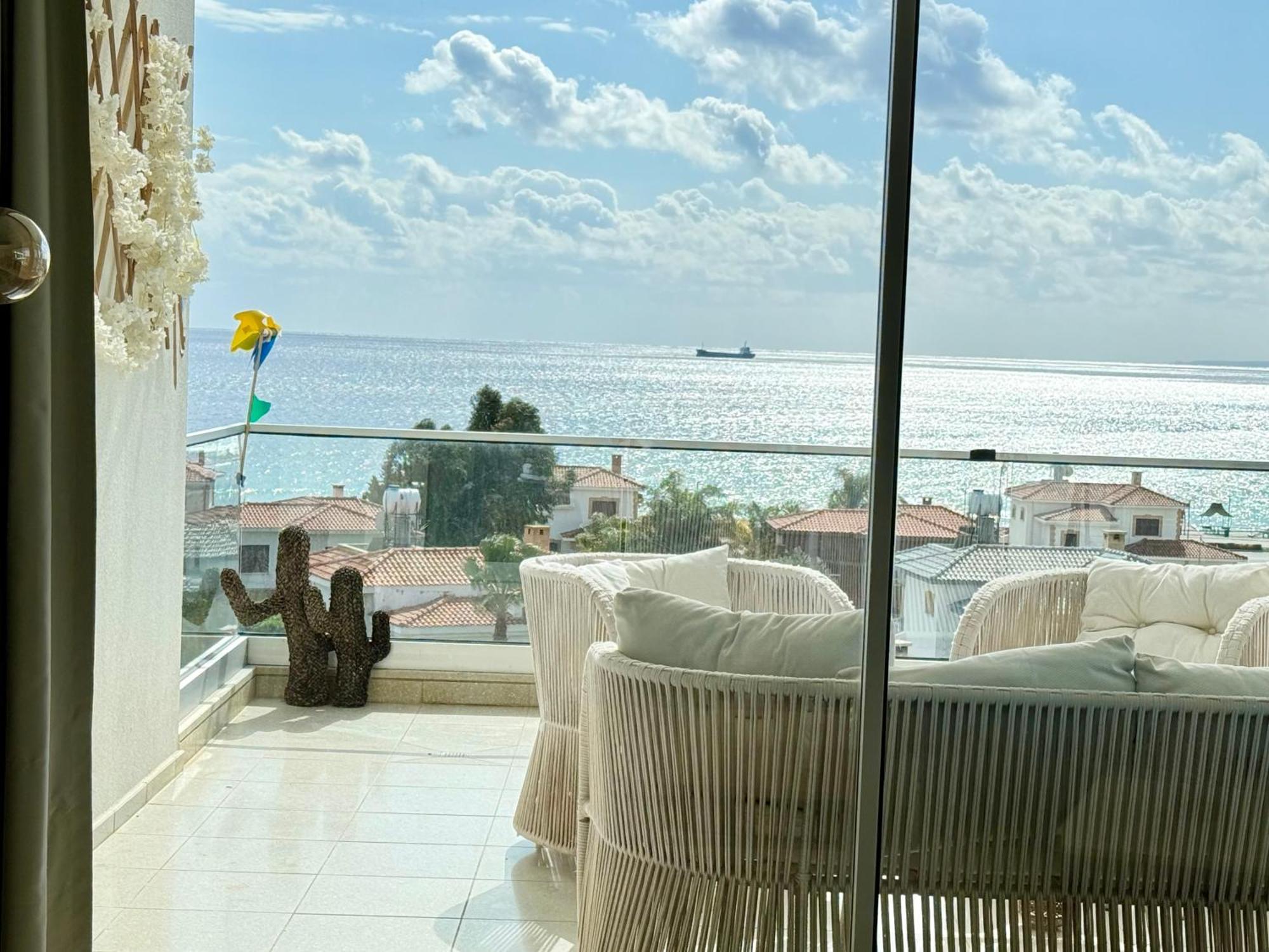 Sea View Suites By The Coast Фамагуста Экстерьер фото